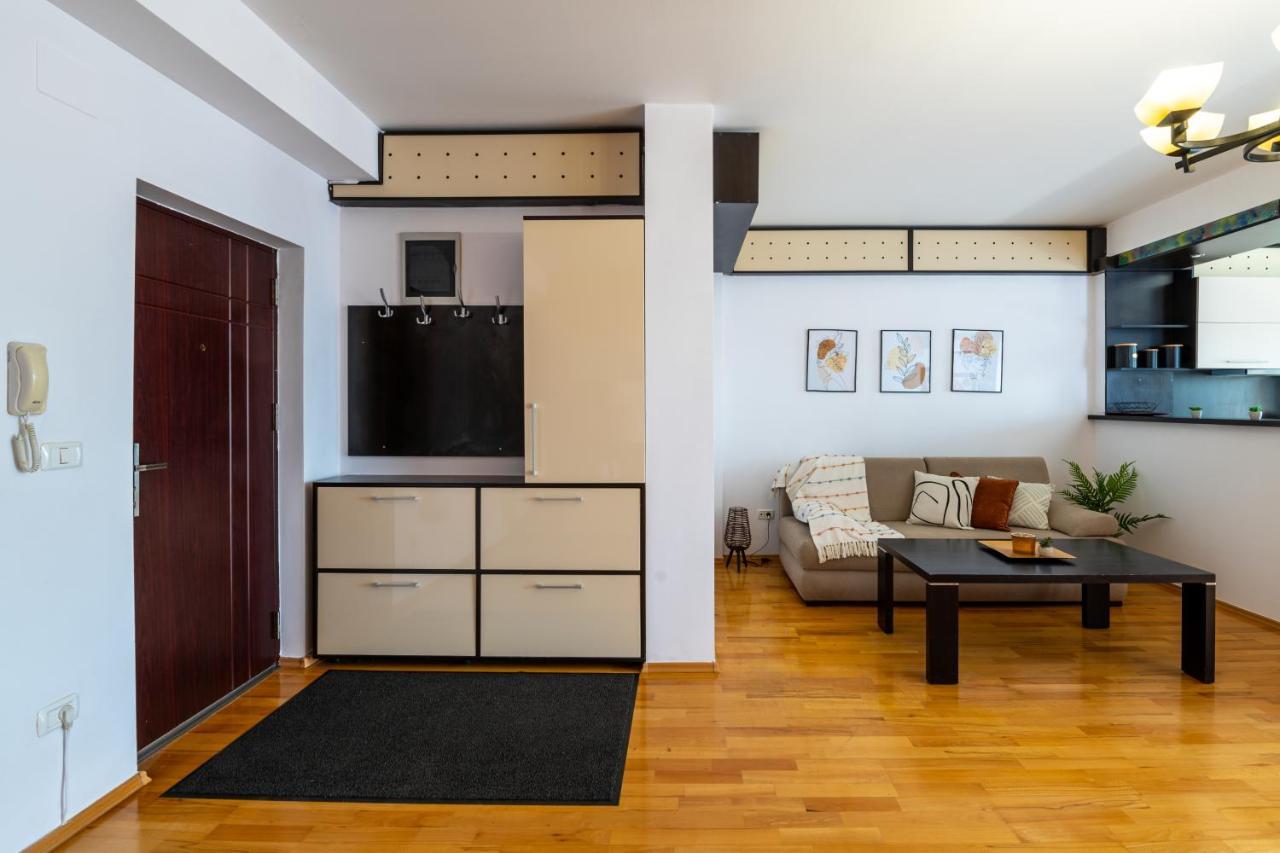 Business And Travel Lounge With Private Parking Daire Temeşvar Dış mekan fotoğraf